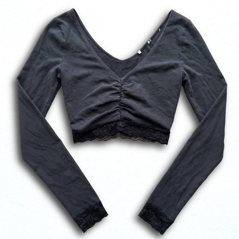 Black Long Sleeve V-Neck Ruched Crop Top with Lace Trim Hem and Cuffs